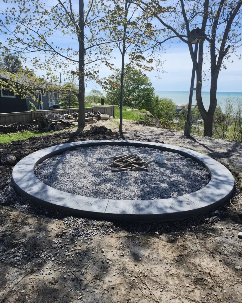 The fire pit: Border poured