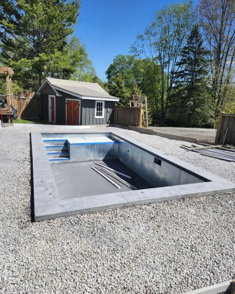 The pool: Floor and steps